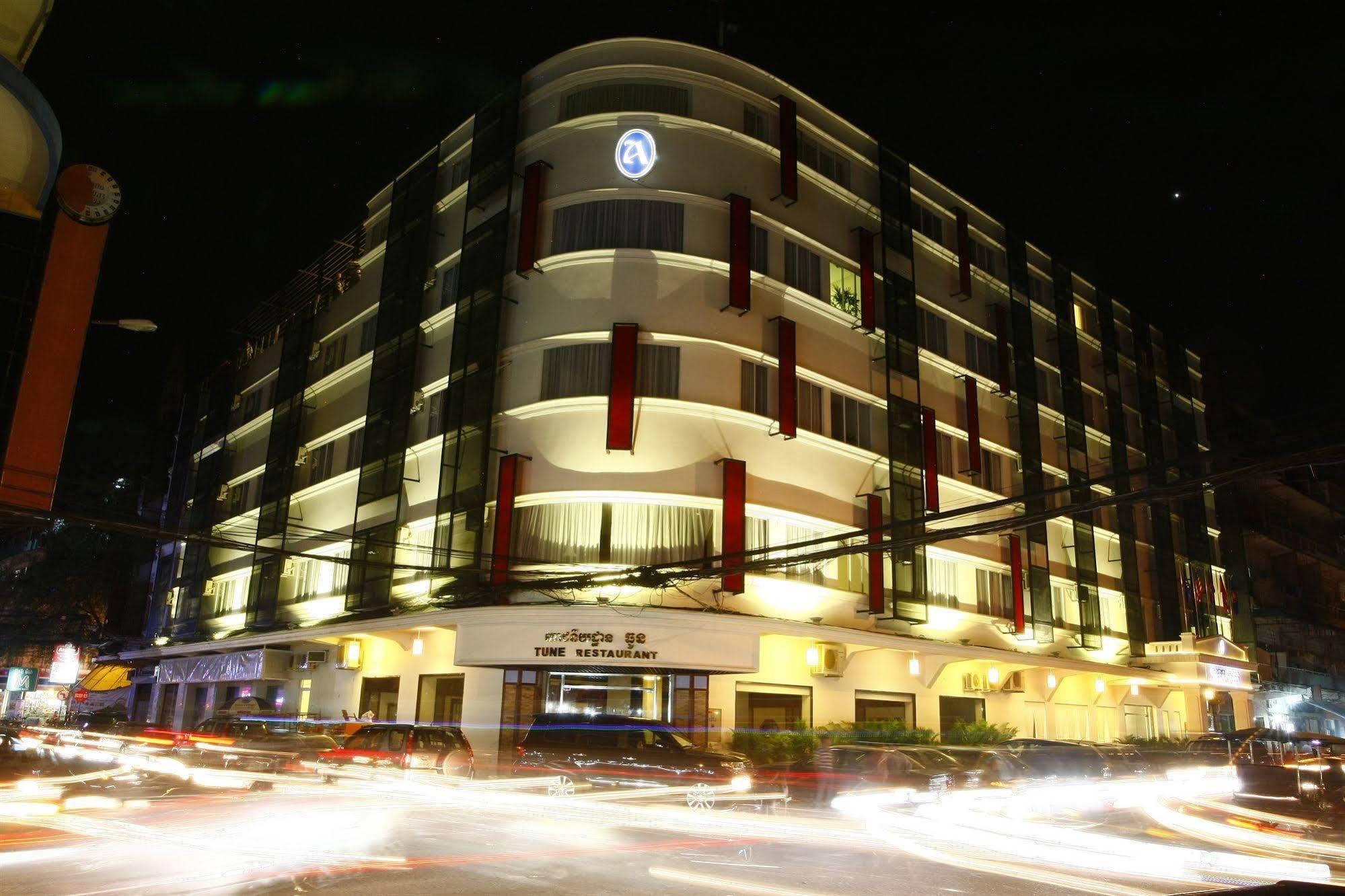 Altos Hotel Phnom Penh Exterior photo